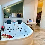 Akla Con Jacuzzi Santillana 산틸라나델마르
