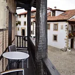 Akla Con Jacuzzi Santillana