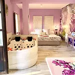 호텔 Akla Con Jacuzzi Santillana 3*