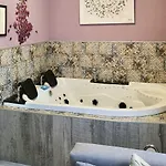 호텔 Akla Con Jacuzzi Santillana 3*