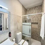 Akla Con Jacuzzi Santillana 호텔 3*