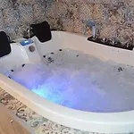 Akla Con Jacuzzi Santillana