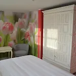 호텔 Akla Con Jacuzzi Santillana 3*