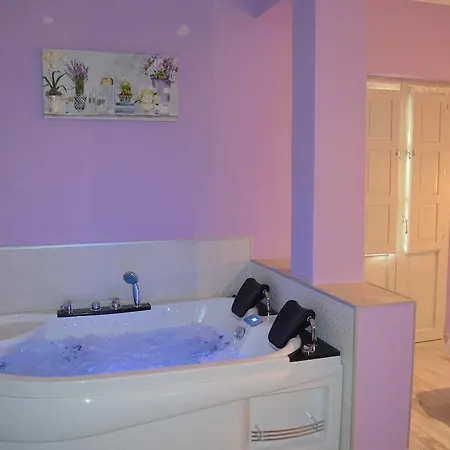 Hotel Akla Con Jacuzzi Santillana