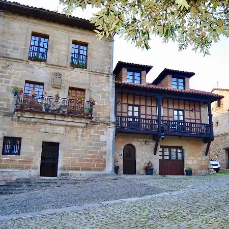 Akla Con Jacuzzi Santillana Szálloda