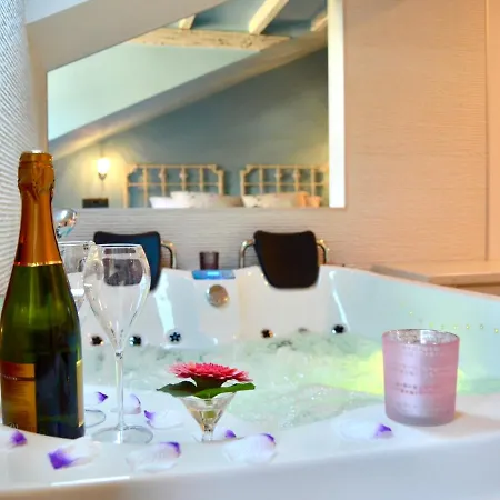 Akla Con Jacuzzi Santillana Hotel 3*