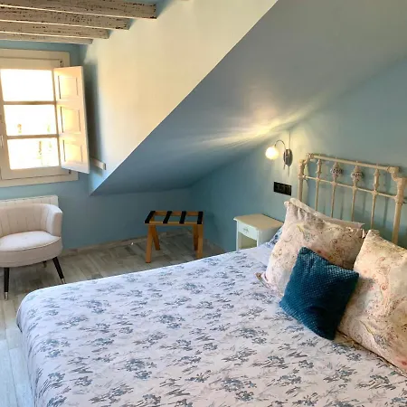 Akla Con Jacuzzi Santillana サンティリャーナ・デル・マル