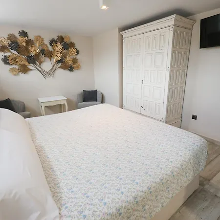 Akla Con Jacuzzi Santillana Szálloda