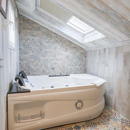 ホテル Akla Con Jacuzzi Santillana