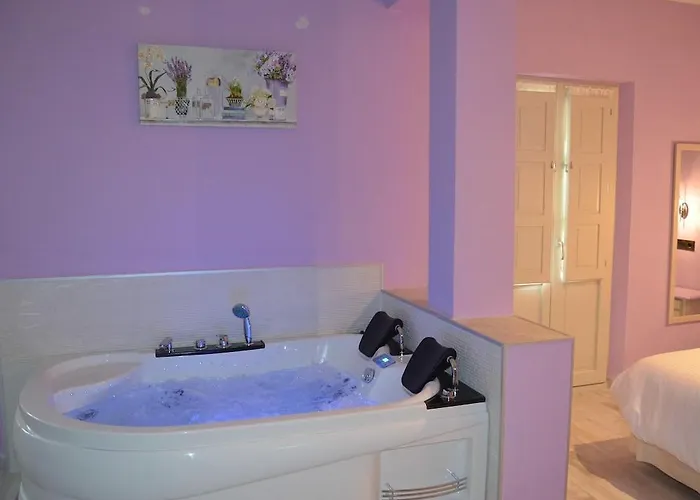 Отель Akla Con Jacuzzi Santillana