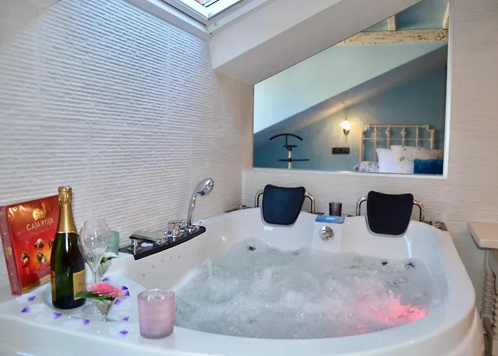 Akla Con Jacuzzi Santillana 3*