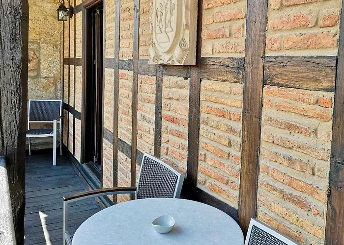 Akla Con Jacuzzi Santillana Отель Сантильяна-дель-Мар