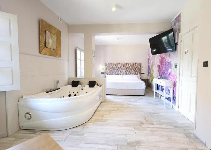 Akla Con Jacuzzi Santillana Отель Сантильяна-дель-Мар