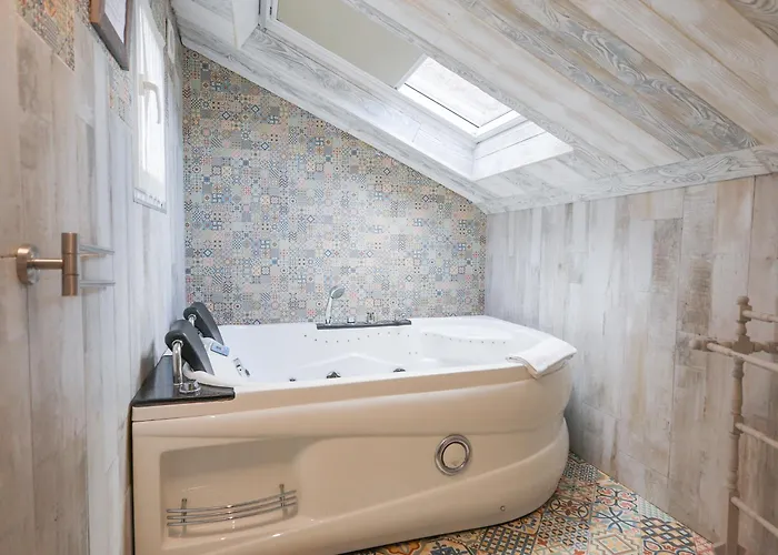 Отель Akla Con Jacuzzi Santillana