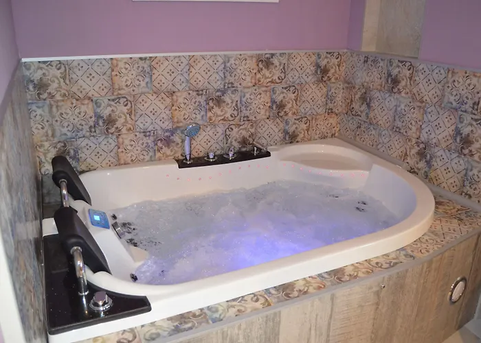 Отель Akla Con Jacuzzi Santillana