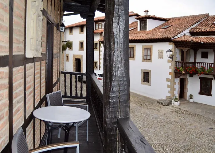 Akla Con Jacuzzi Santillana