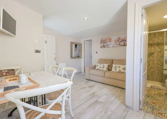 Akla Con Jacuzzi Santillana Отель 3*