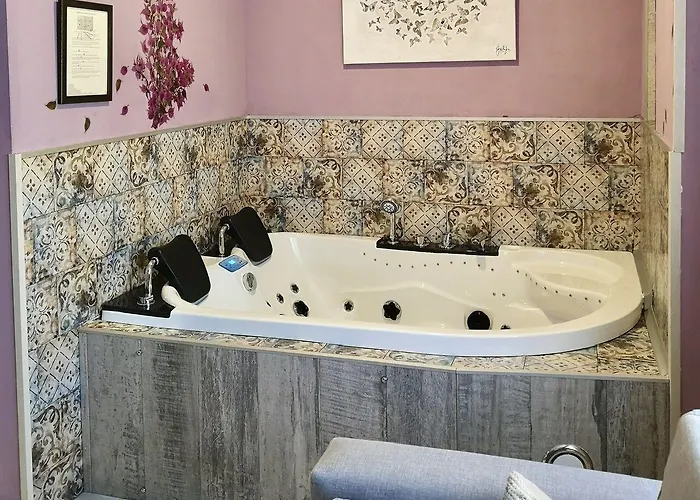 Отель Akla Con Jacuzzi Santillana 3*