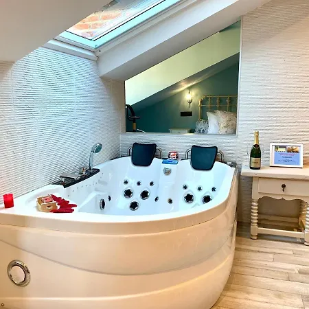 Akla Con Jacuzzi Santillana 桑提亚纳德玛