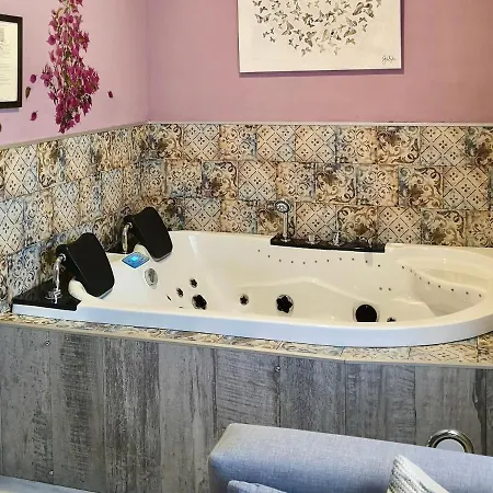 Akla Con Jacuzzi Santillana Szálloda