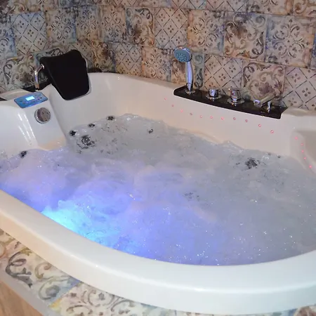 Akla Con Jacuzzi Santillana 3* 桑提亚纳德玛