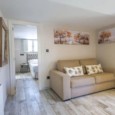 Akla Con Jacuzzi Santillana 酒店