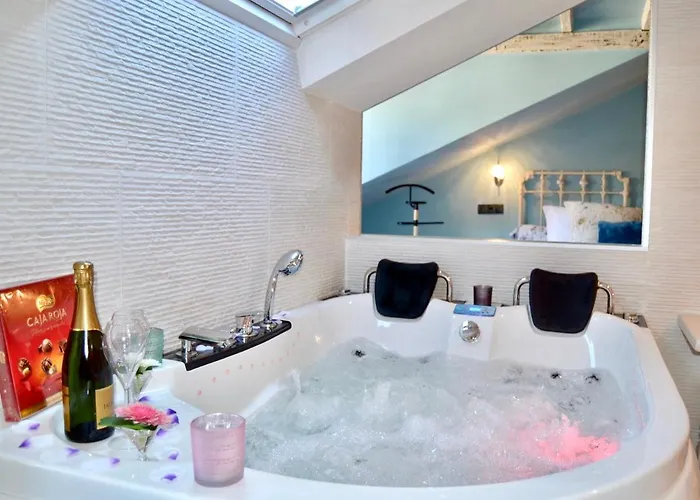 Hotel Akla Con Jacuzzi Santillana