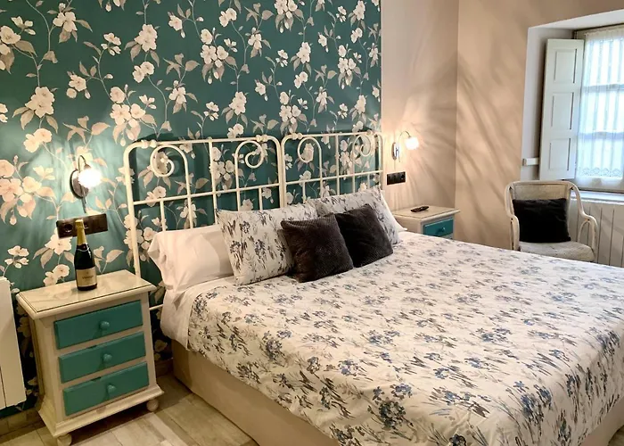 Akla Con Jacuzzi Santillana Hotel 3*