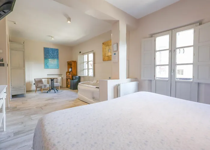 Akla Con Jacuzzi Santillana Hotel Santillana del Mar