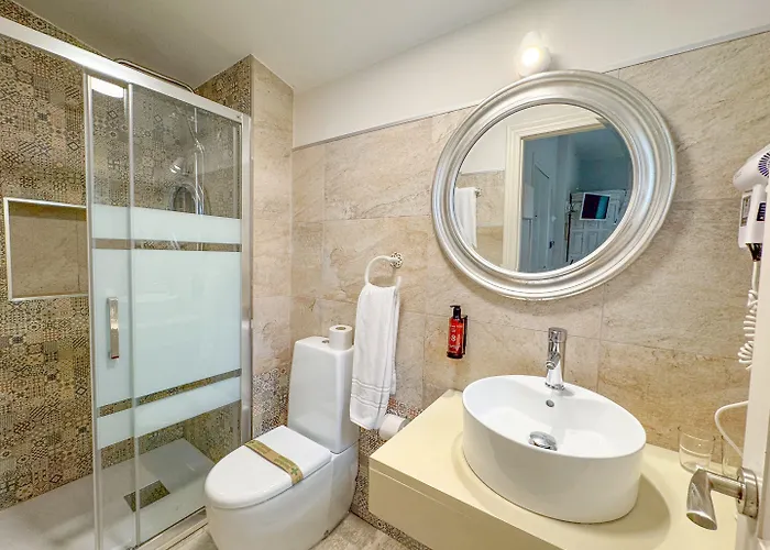 Hotel Akla Con Jacuzzi Santillana