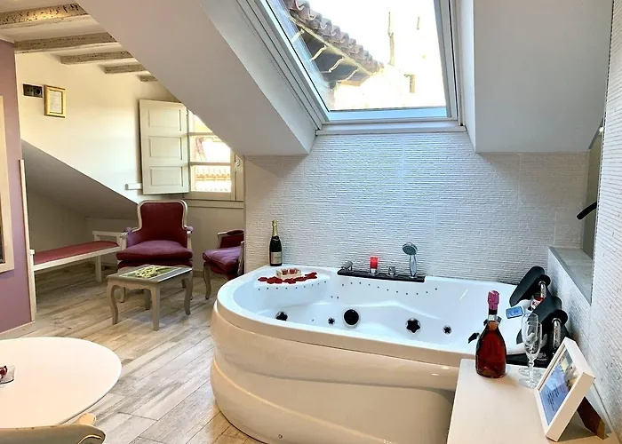 Akla Con Jacuzzi Santillana