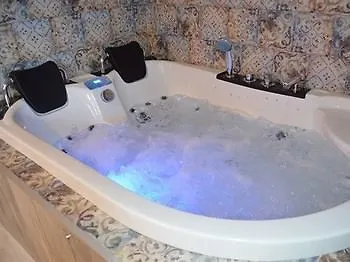 Akla Con Jacuzzi Santillana